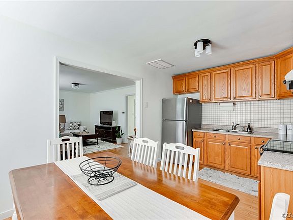 4th image of 1310 Saint Michaels Ln