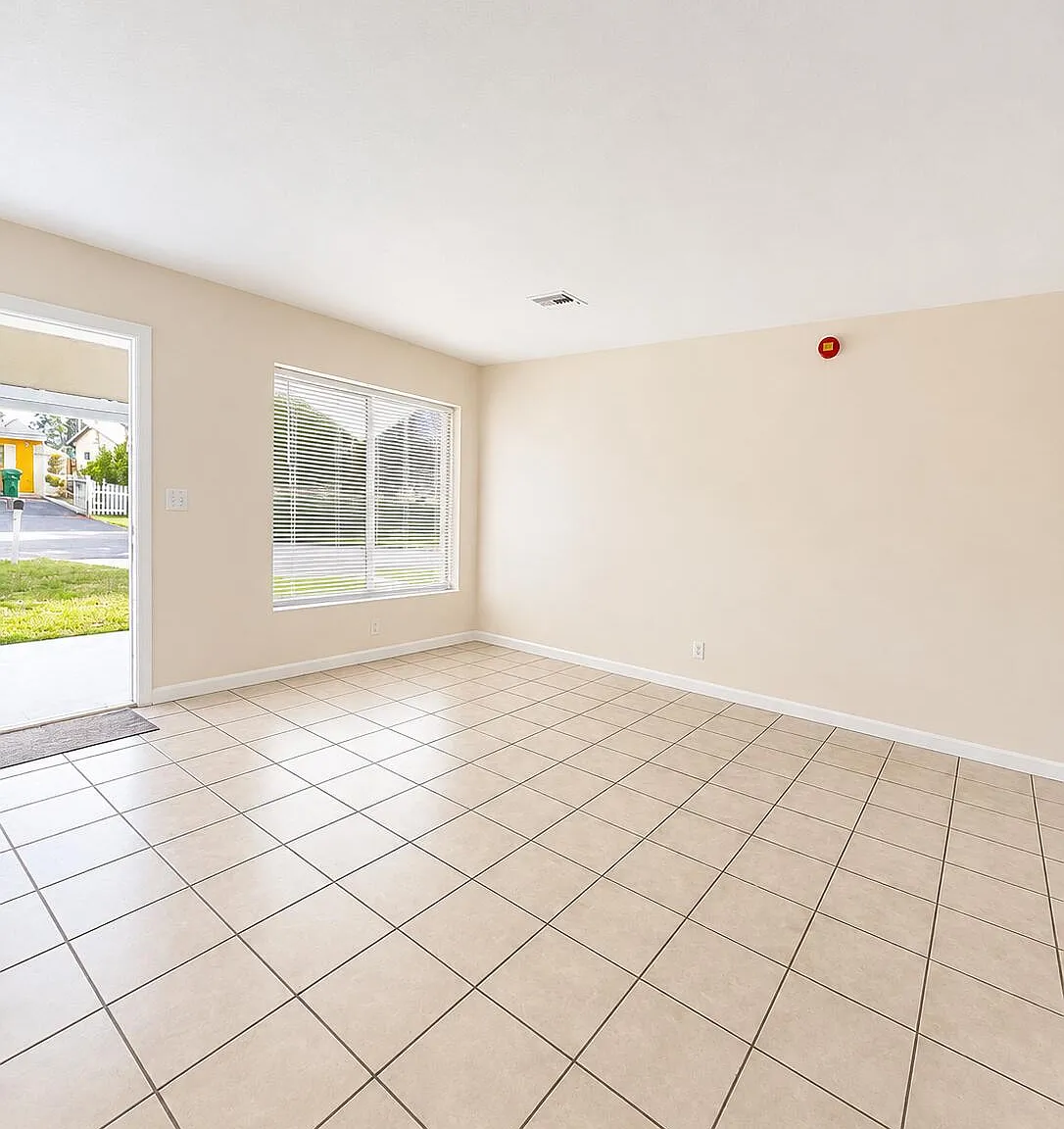 4 bed, 2.0 bath, 1495 sqft, $2,900 — Photo 2
