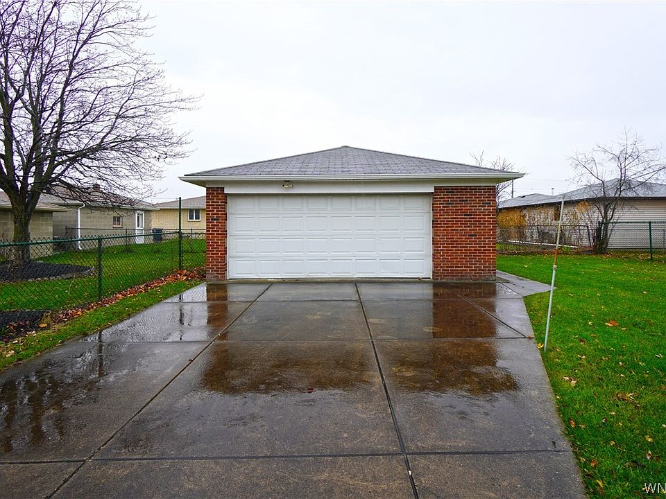 31 Bedford Ave, Lackawanna, NY 14218 Zillow