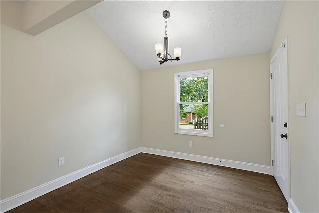 3 bed, 2.0 bath, 1500 sqft, $2,000 — Photo 4