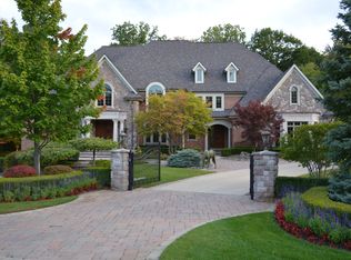 2592 Ashburton Ct, Rochester, MI 48306