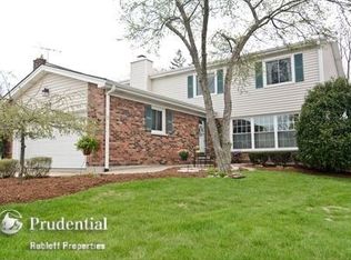 88 Newton Ave, Glen Ellyn, IL 60137