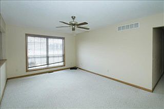 3rd image of 647 Courtney St