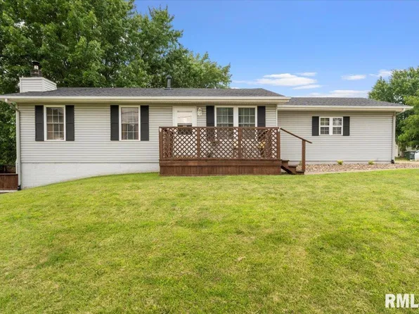 2303 W 57th St, Davenport, IA 52806