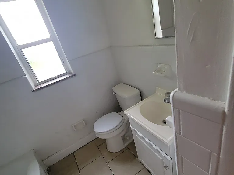 4160 Gloria Ave — Photo 9