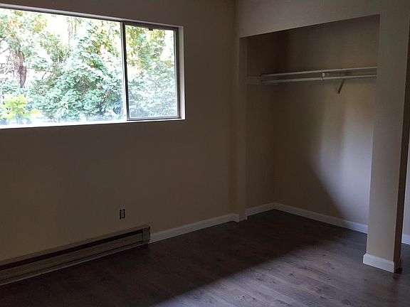 3rd image of 8412 166th Ave NE