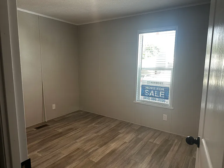 738 Waltham Dr — Photo 7