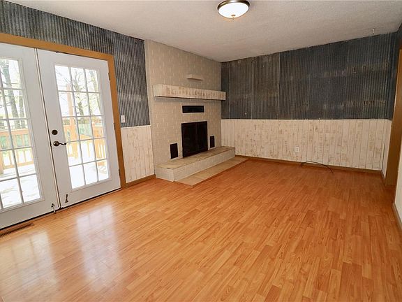 4th image of 22838 Pioneer Dr