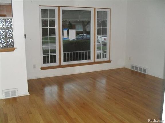 4th image of 8874 Wormer Ave