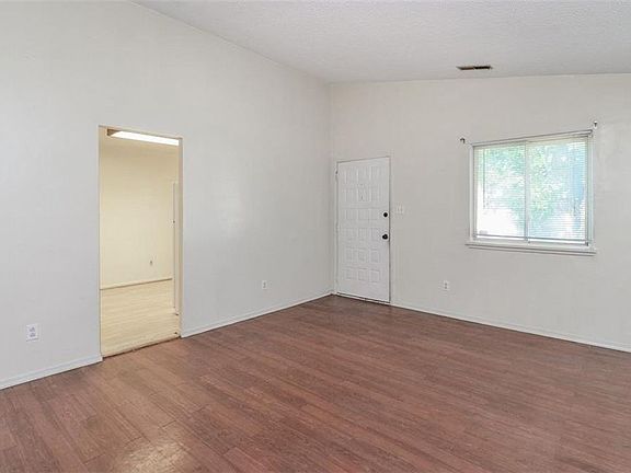 5th image of 3863 Peachtree Ln E