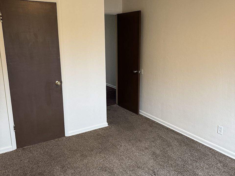 1st image of 910 Cherry Dr #11027336