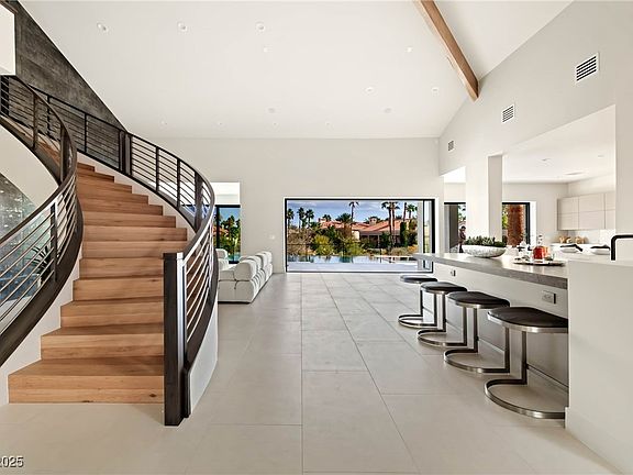 5th image of 8913 Canyon Springs Dr