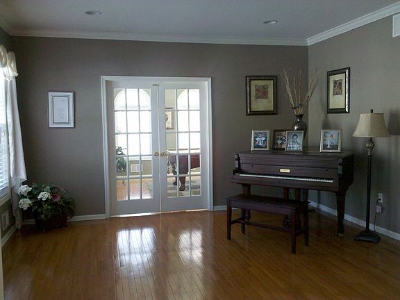 4th image of 749 Hill St