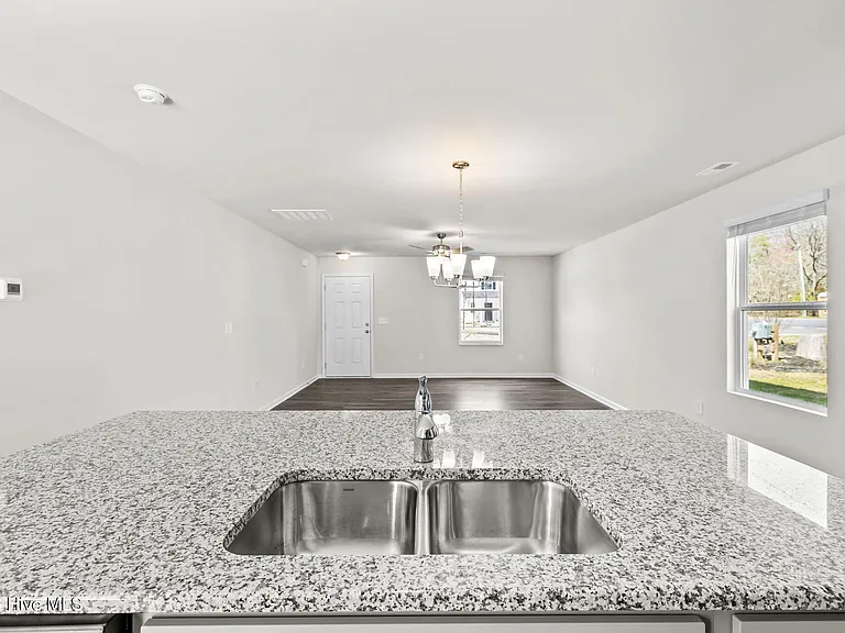 705 Conductor Ct — Photo 10