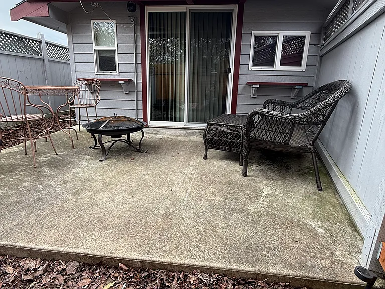 871 E Oak St #A — Photo 11
