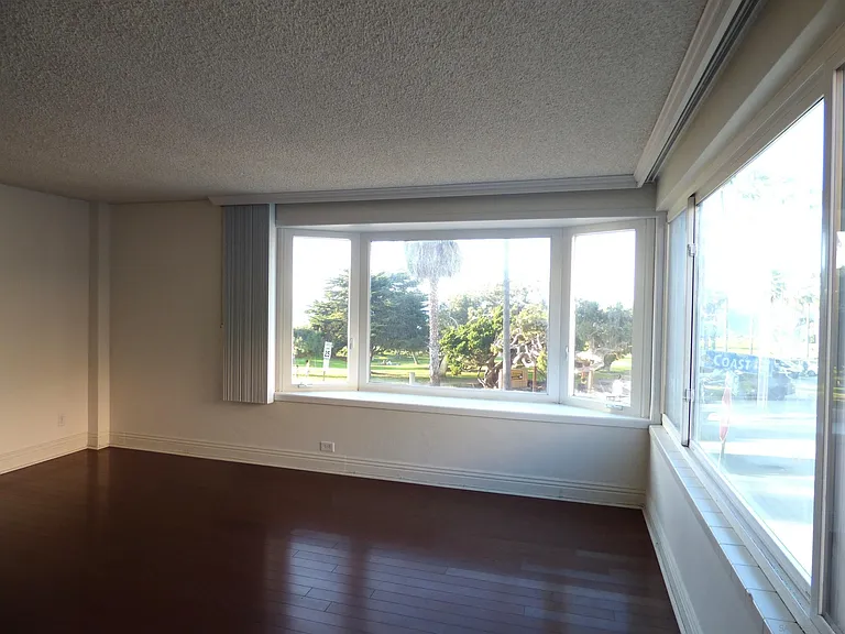 8040 Girard Ave #5 — Photo 25