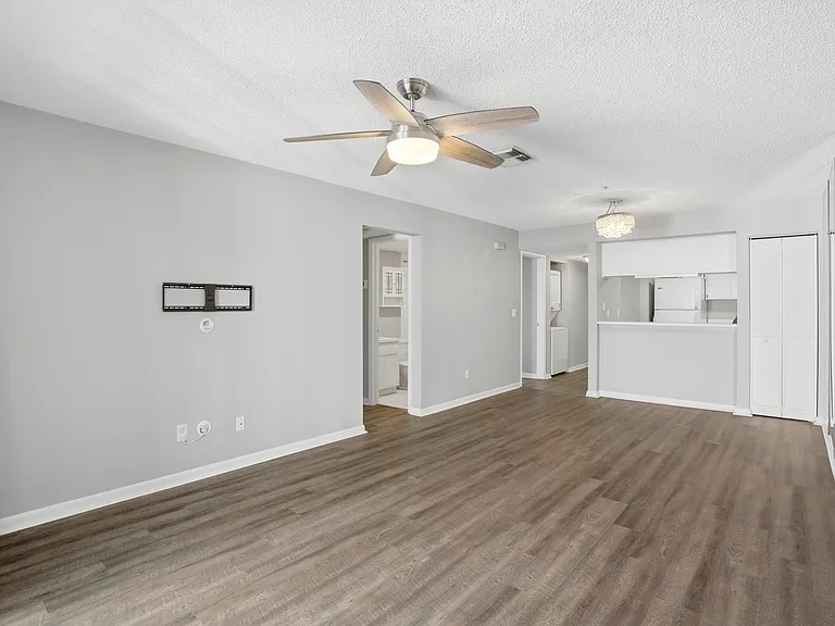 3002 W Cleveland St #B8 — Photo 11