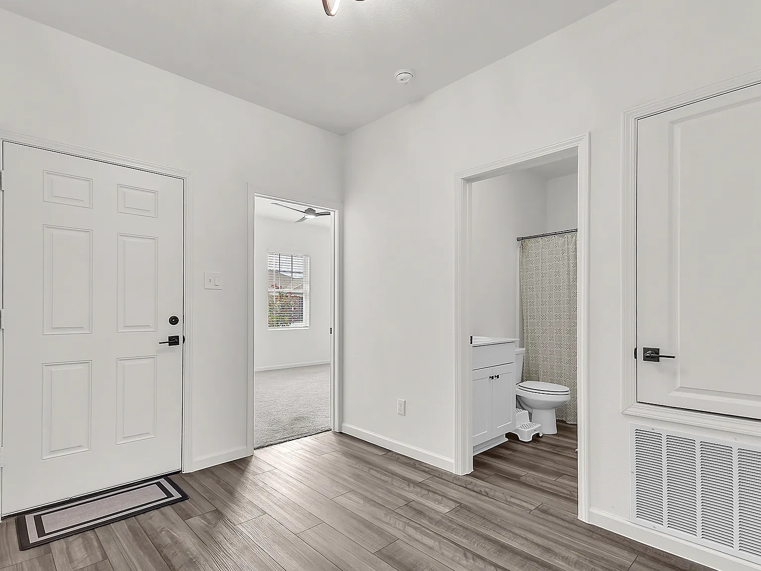 4 bed, 1824 sqft, $2,800 — Photo 2