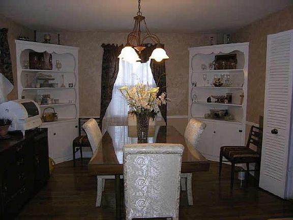 Gorgeous formal dining room