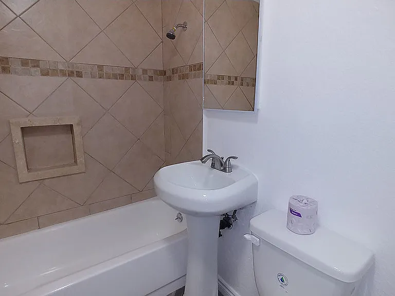 Five Star Suites — Photo 159