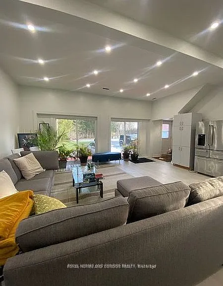 540A Davis Dr — Photo 5