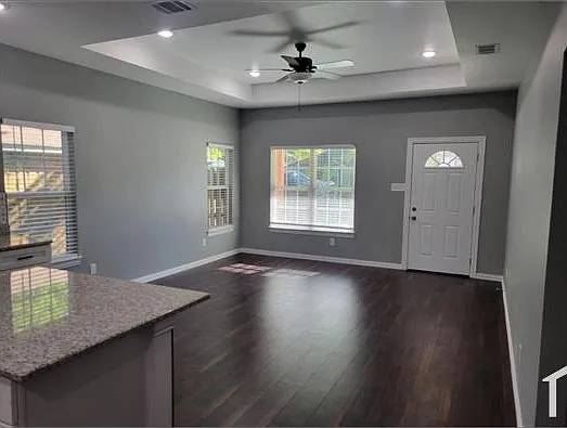 3930 Roberts Ave — Photo 5