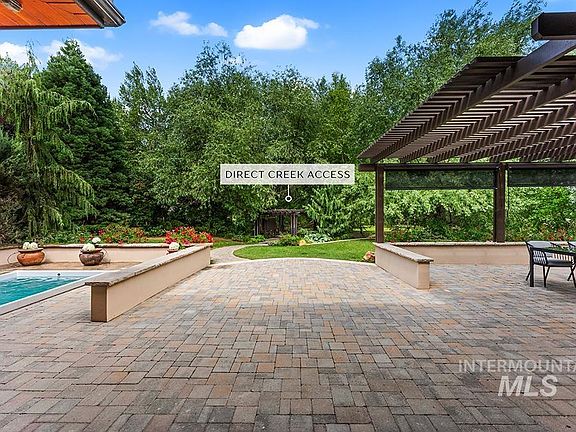 4th image of 422 E Lake Briar Ln