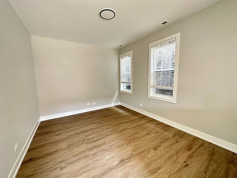 3053 W Cermak Rd #2R — Photo 5