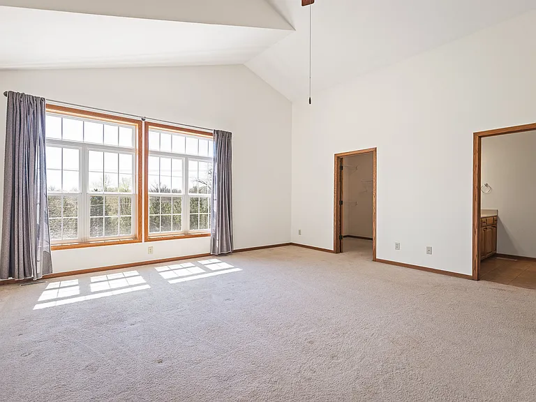153 Hawick St — Photo 11
