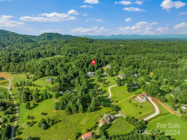 44 Willie Ln, Weaverville, NC 28787