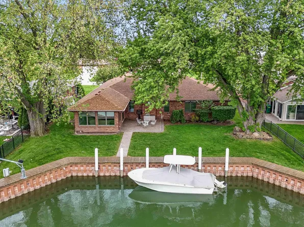 41397 Clairpointe St, Harrison Township, MI 48045