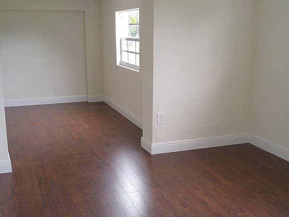 4th image of 2135 W Carol Cir