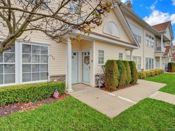 816 Narragansett Villas Drive #816, Lindenhurst, NY 11757