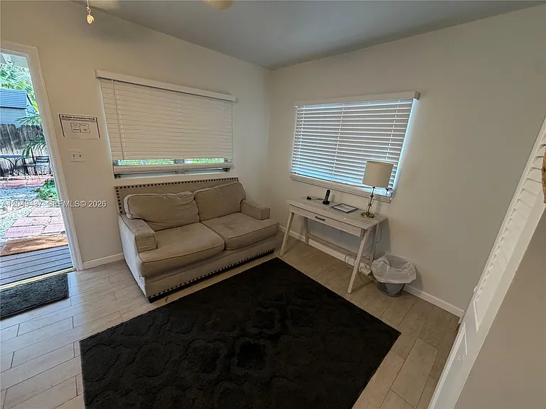 530 NE 11th Ave #B — Photo 6