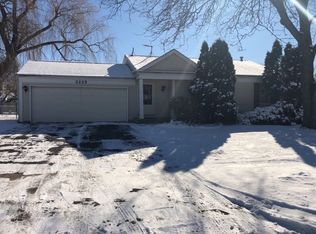 2225 Highfield Ln, Aurora, IL 60504