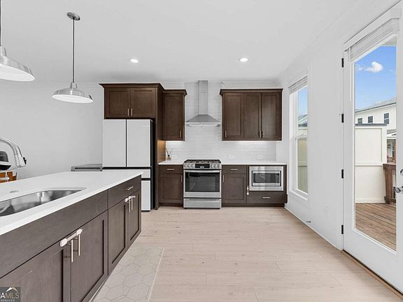 4th image of 3186 Moor View Rd #26