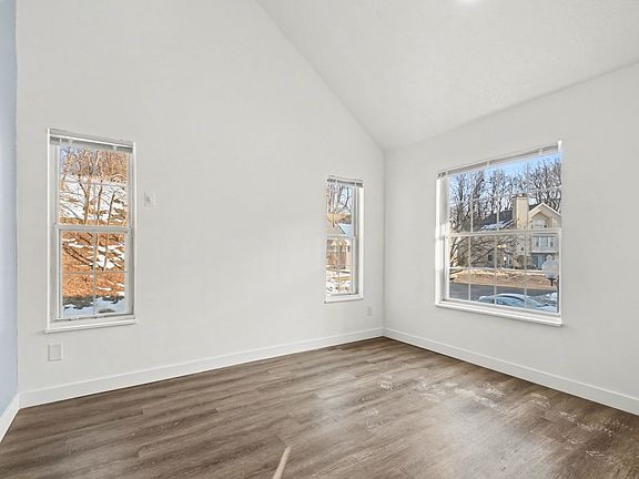 4th image of 716 N Niles Ave #1011