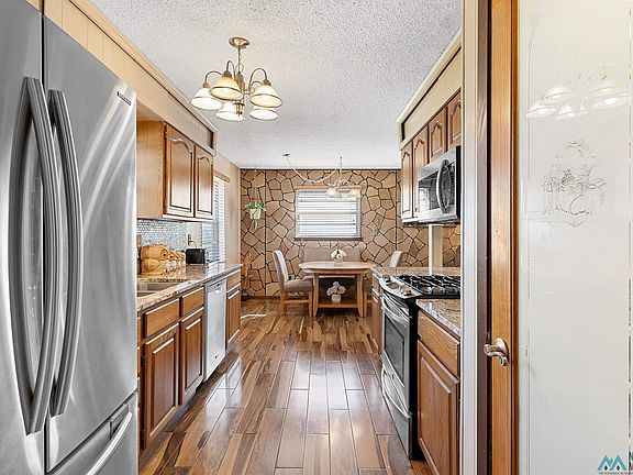 4th image of 415 Juanita St