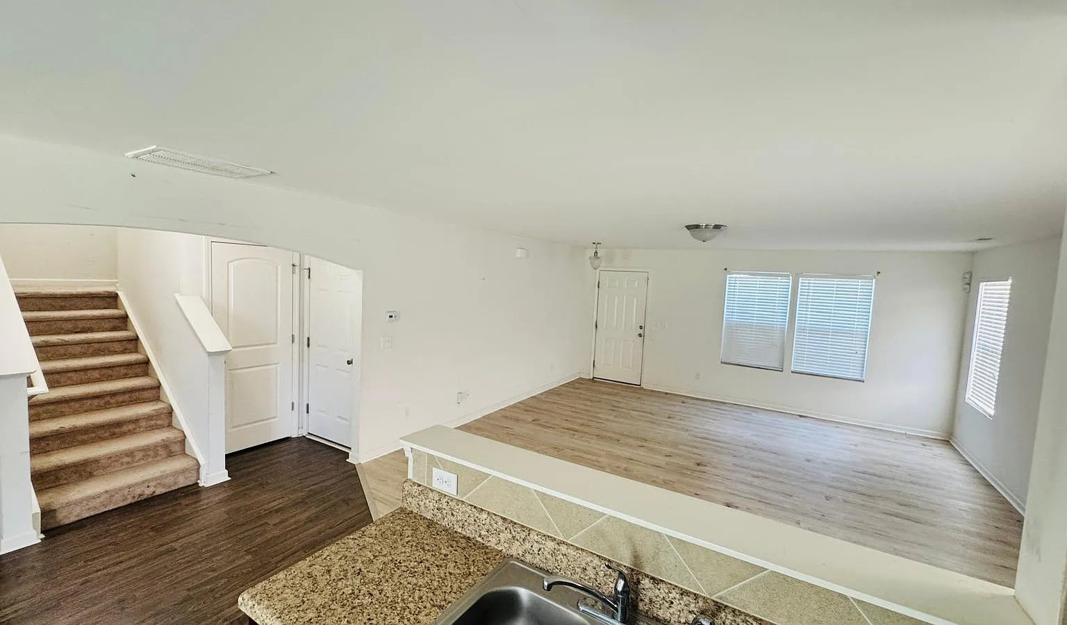 3 bed, 2.5 bath, 2100 sqft, $2,100 — Photo 3