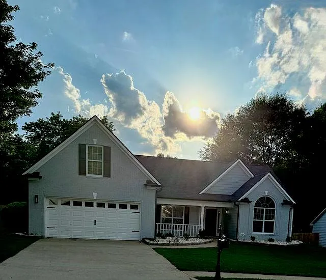 920 Charles Hall Dr — Photo 1
