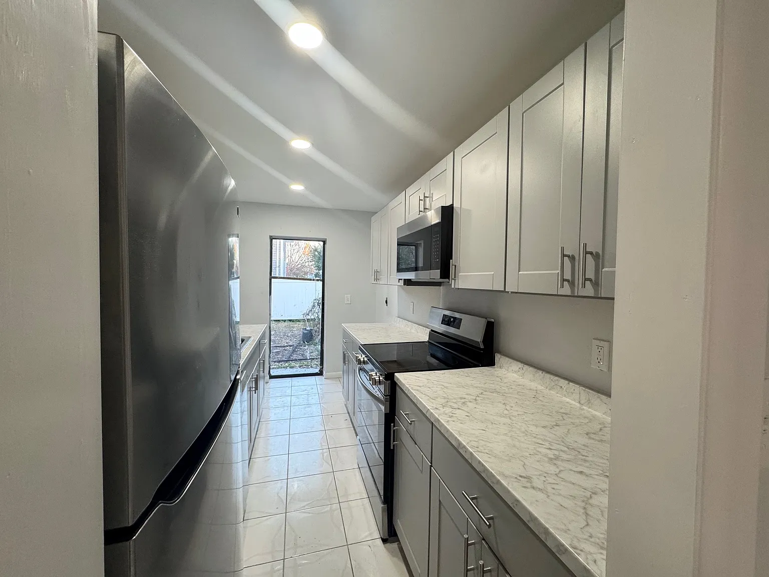2 bed, 841 sqft, $1,700 — Photo 1