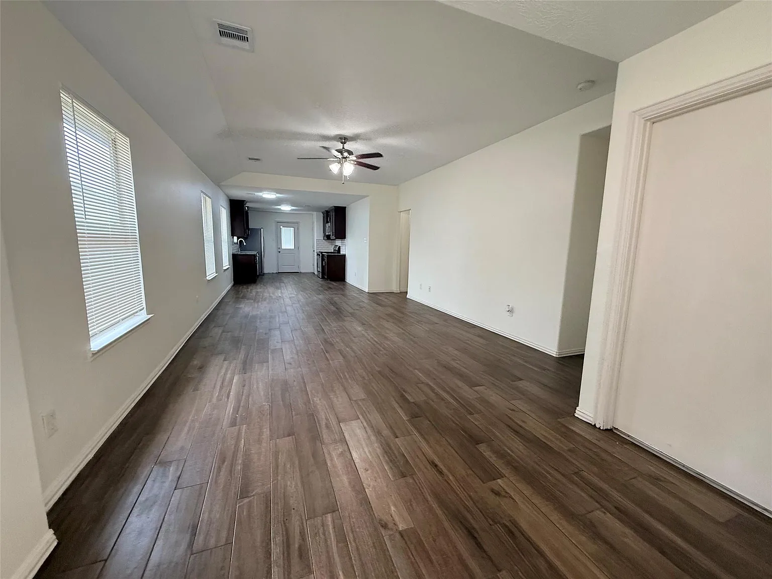 3 bed, 2.0 bath, 1260 sqft, $1,790 — Photo 2