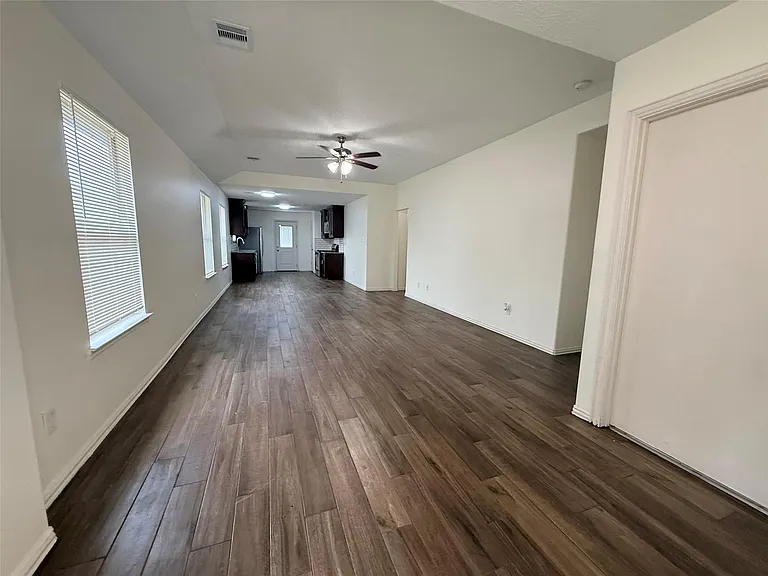 21927 Octavia Way — Photo 2