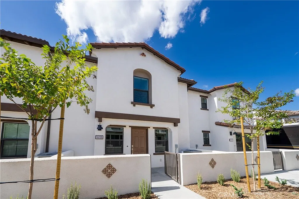 3 bed, 2.5 bath, 1500 sqft, $3,300 — Photo 1