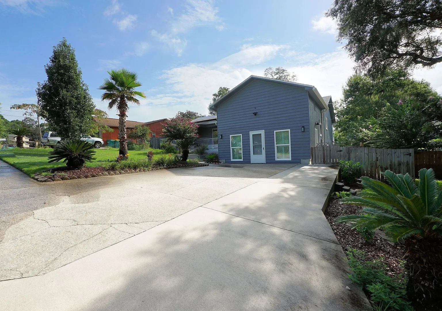 Pool Home with Solar Panels in Central Niceville — Photo 1