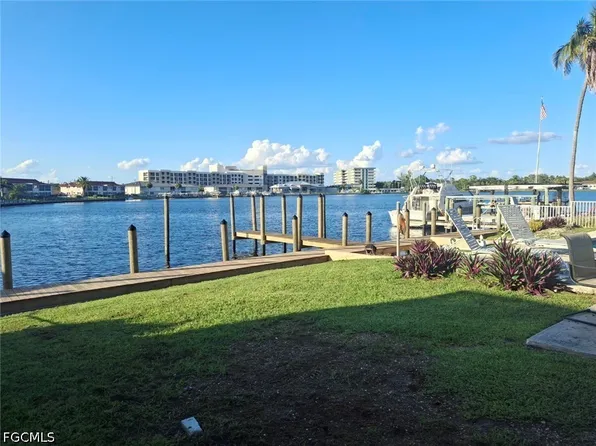 419 Avalon Dr, Cape Coral, FL 33904