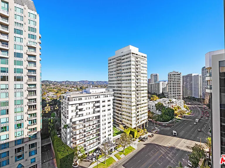 10724 Wilshire Blvd #Penthouse 1505 — Photo 17