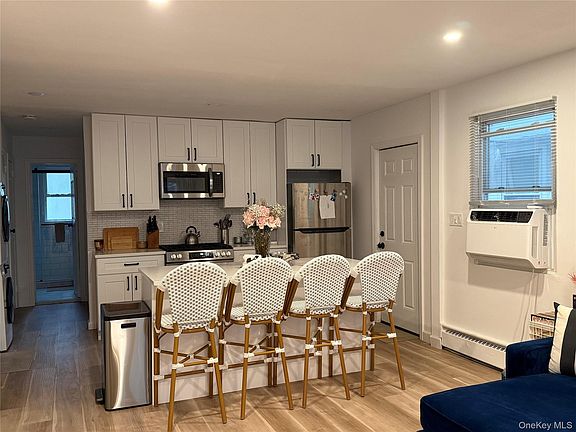 3rd image of 624 E Broadway APT 2