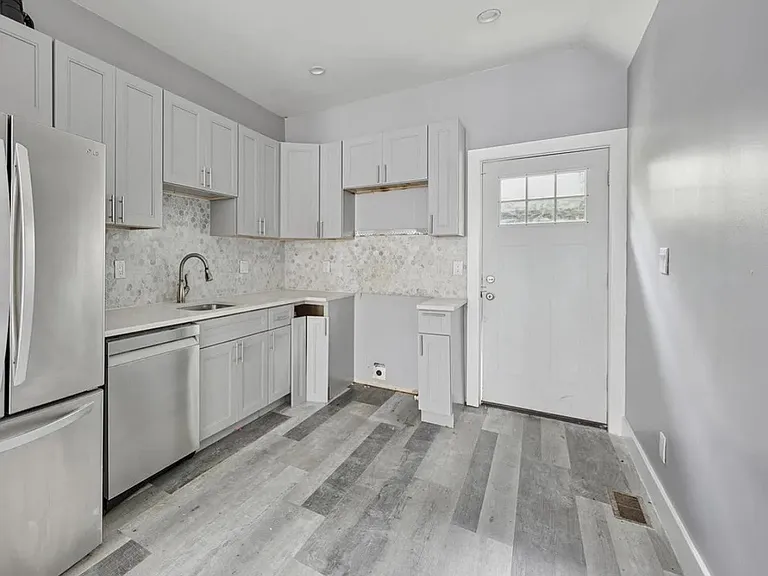 2500 N Douglas St — Photo 4