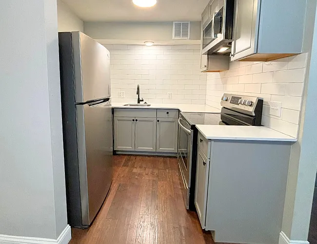 2519 E 10th St — Photo 15